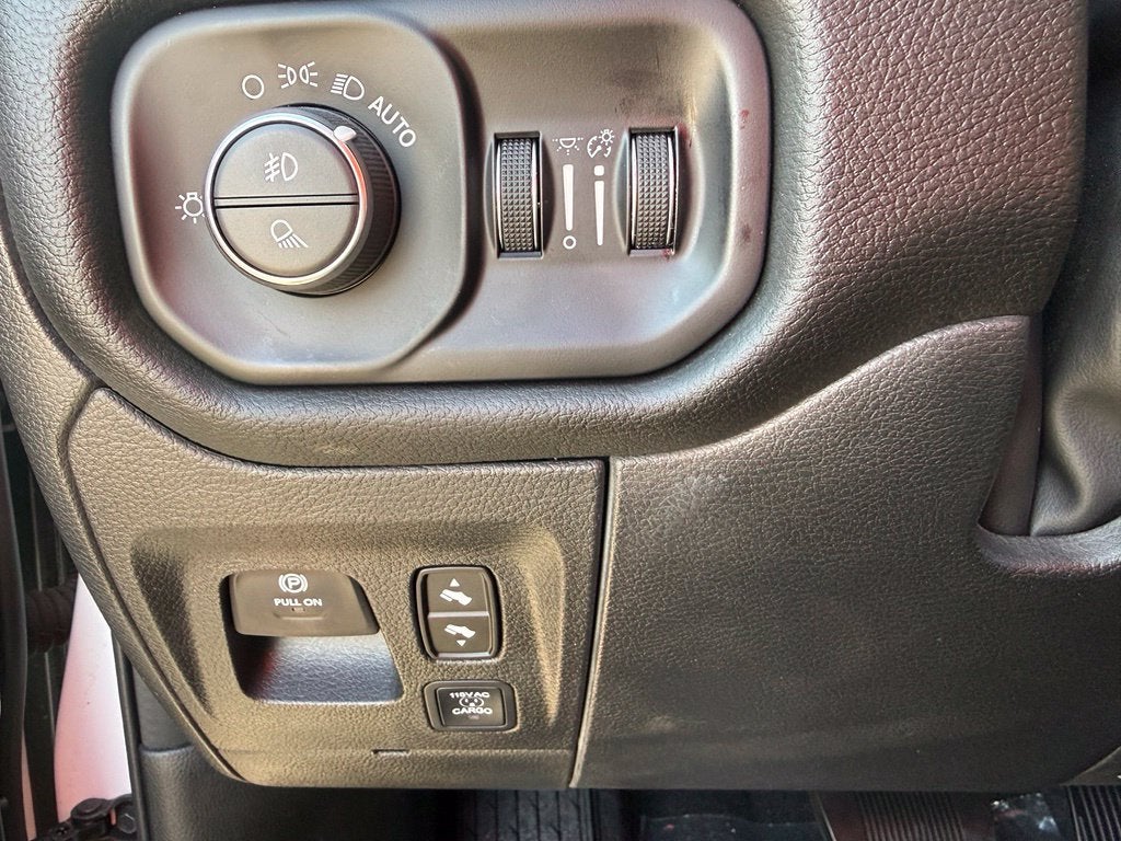 2025 RAM 1500 Lone Star Crew Cab 4x4 5'7" Box