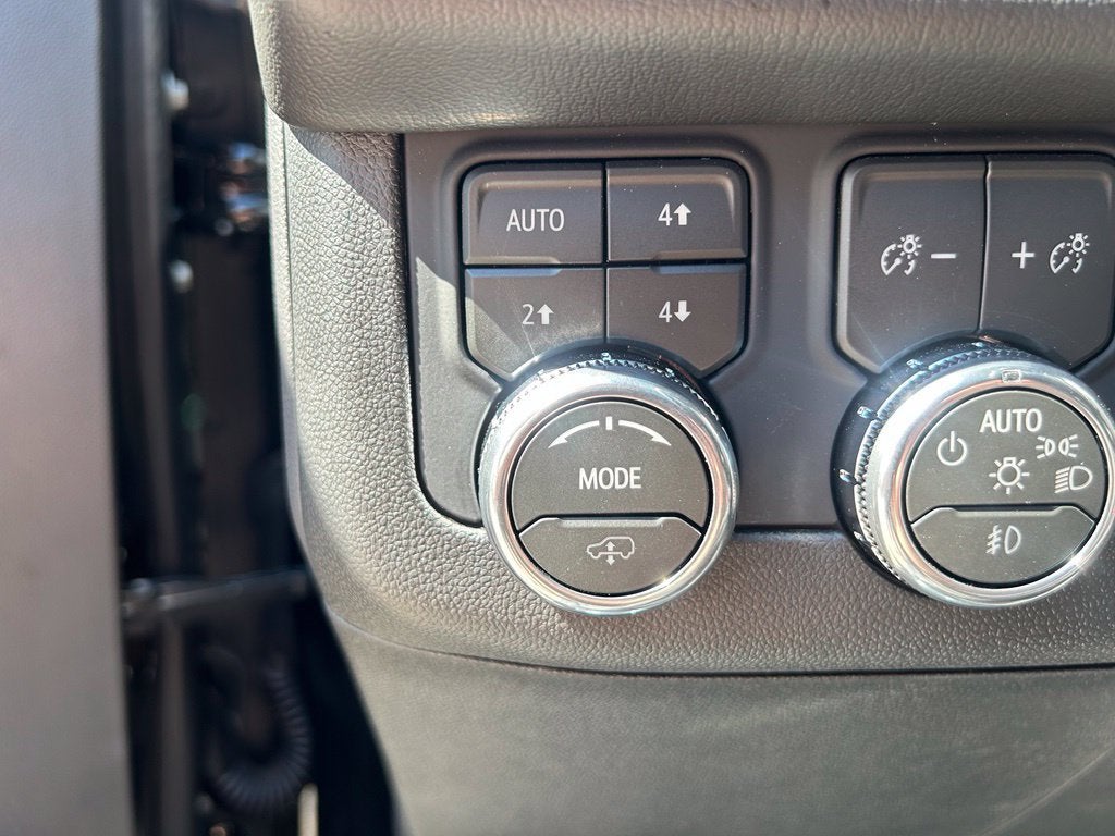 2026 GMC Yukon Denali - Photo 28
