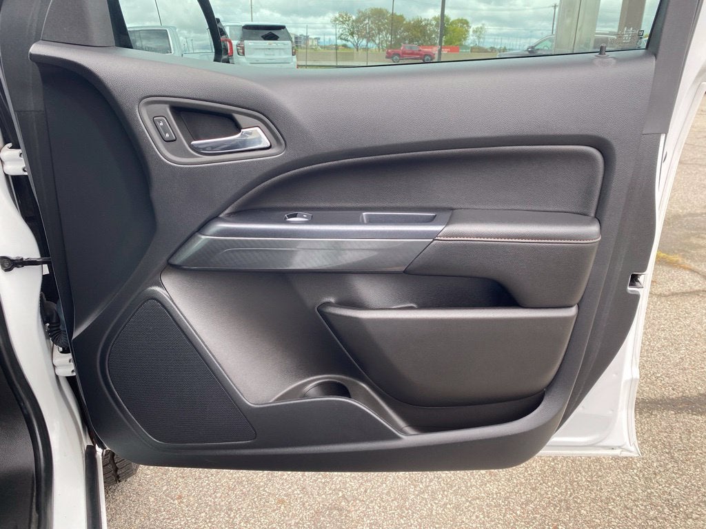 2022 GMC Canyon 4WD AT4 w/Leather