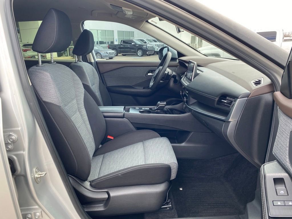 2023 Nissan Rogue SV FWD